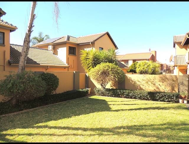 2 BEDROOM TOWNHOUSE FOR SALE IN AMOROSA